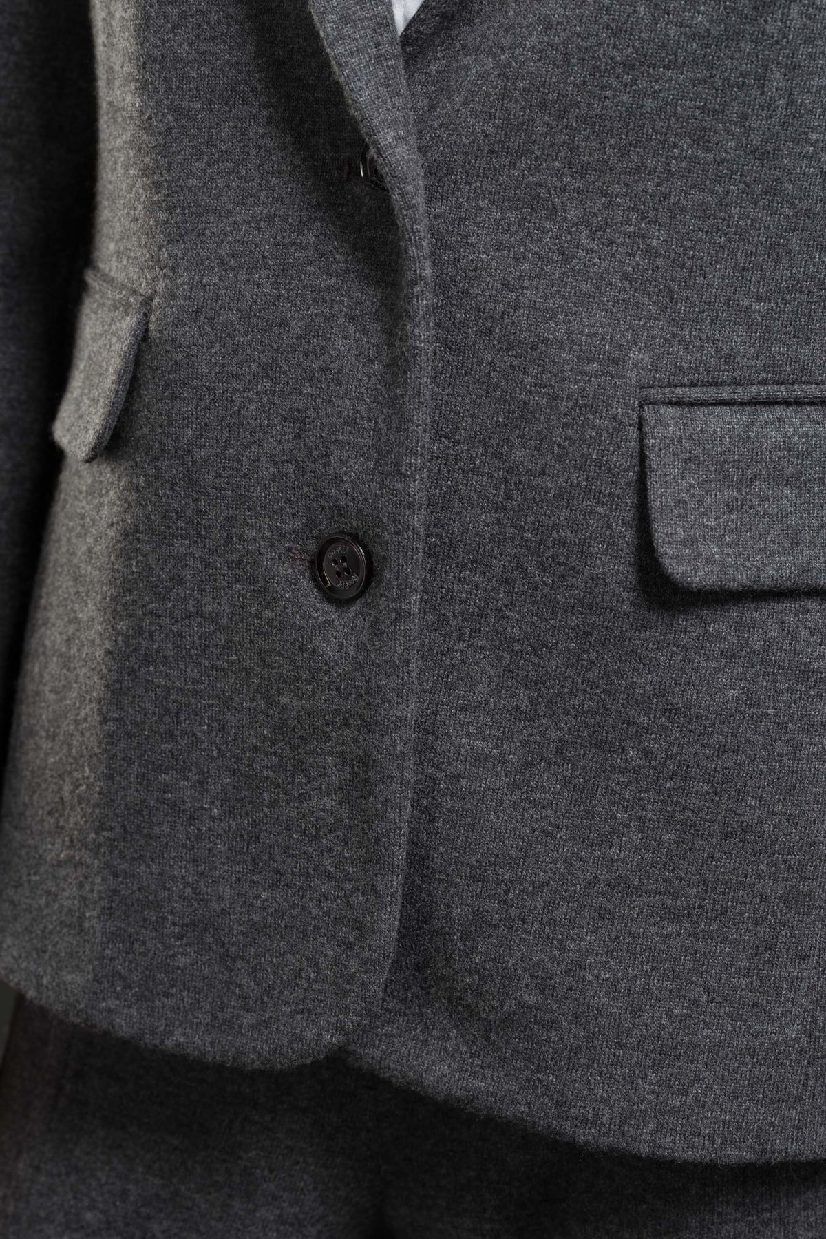 LEAVEY-MRW - DARK GREY - 3