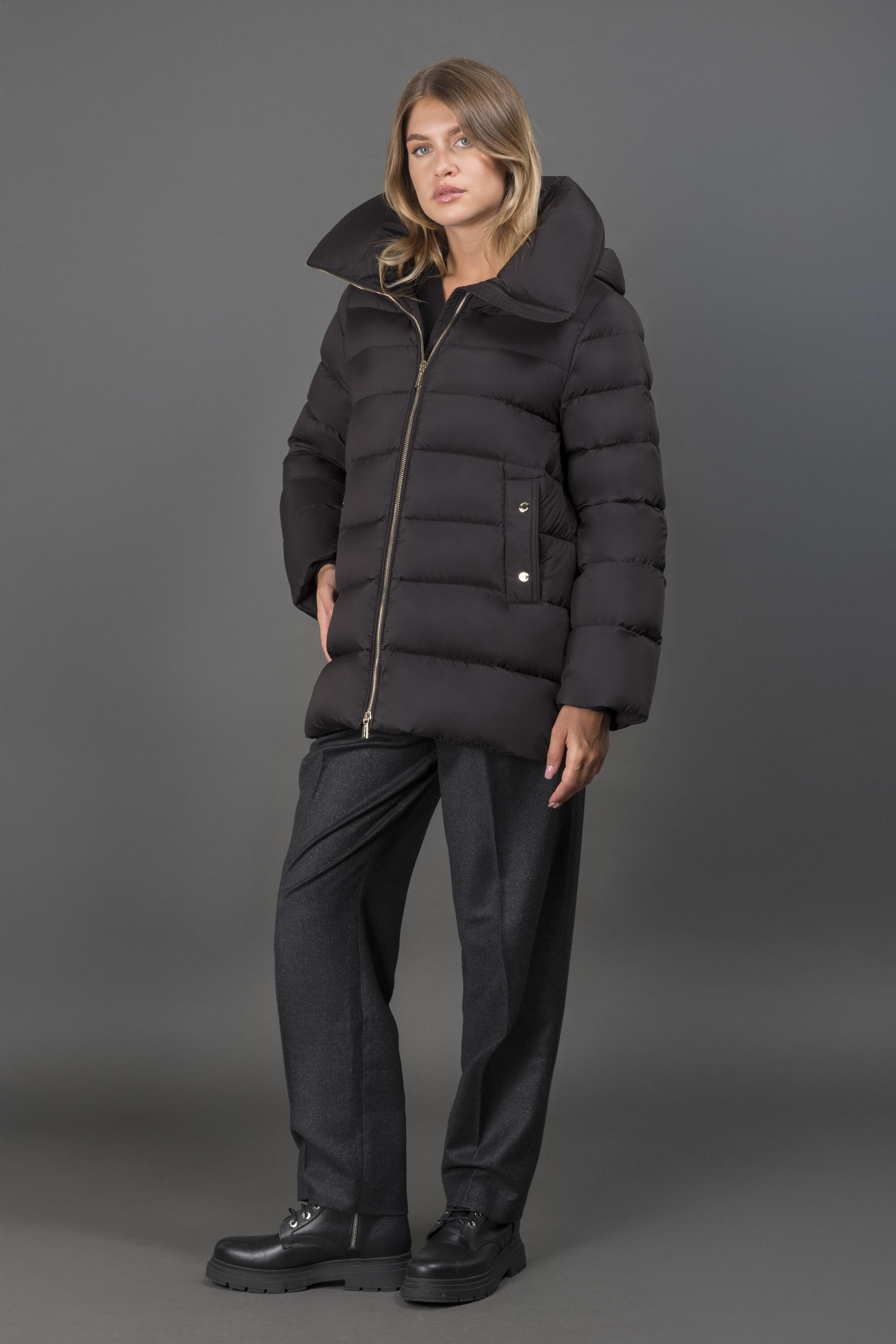 NATALIA-S3（NERO）：イタリアで生まれた、ラグジュアリ ダウン